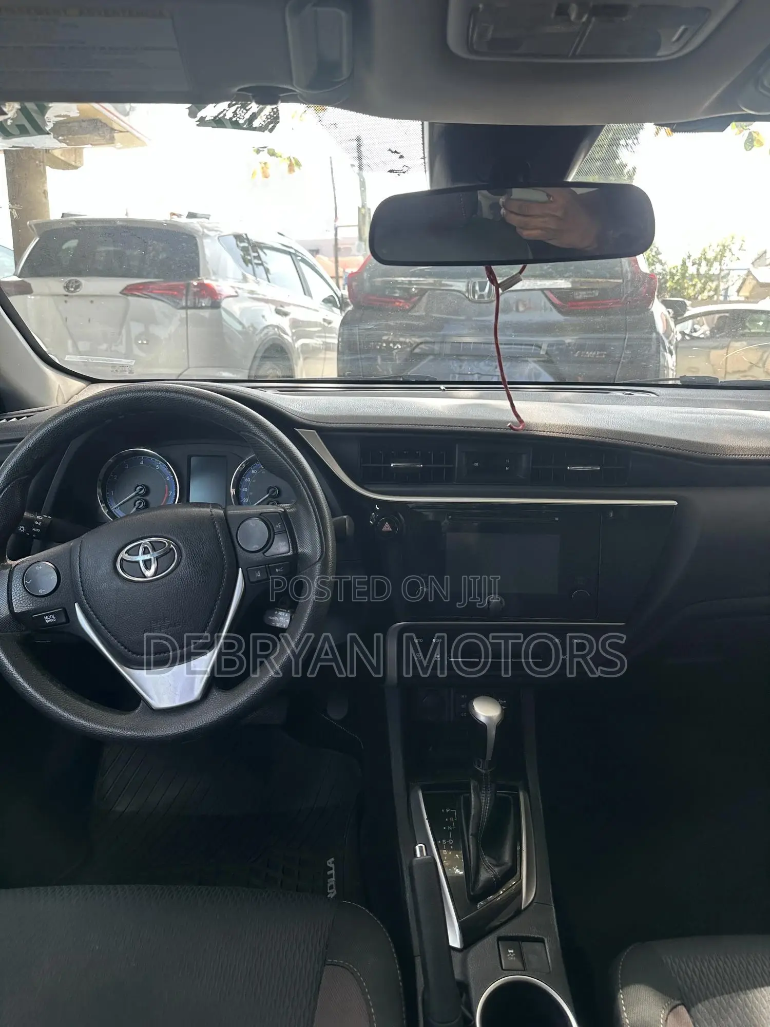 Toyota Corolla LE (1.8L 4cyl 2A) 2018 Silver