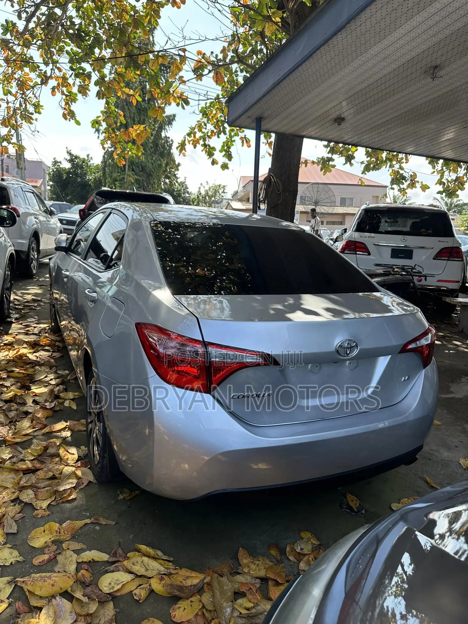 Toyota Corolla LE (1.8L 4cyl 2A) 2018 Silver