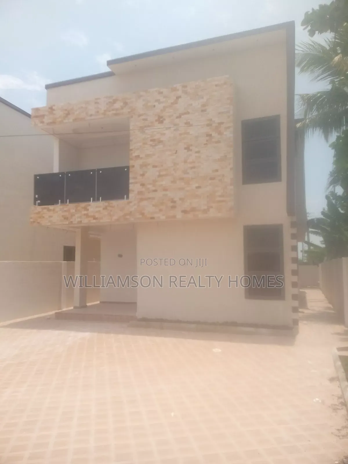 4bdrm Duplex in Hfc Estate Area, Spintex for sale