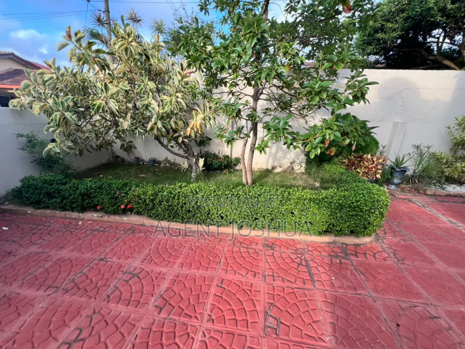 3bdrm House in Manet Court Estate, Airport Residential Area for rent