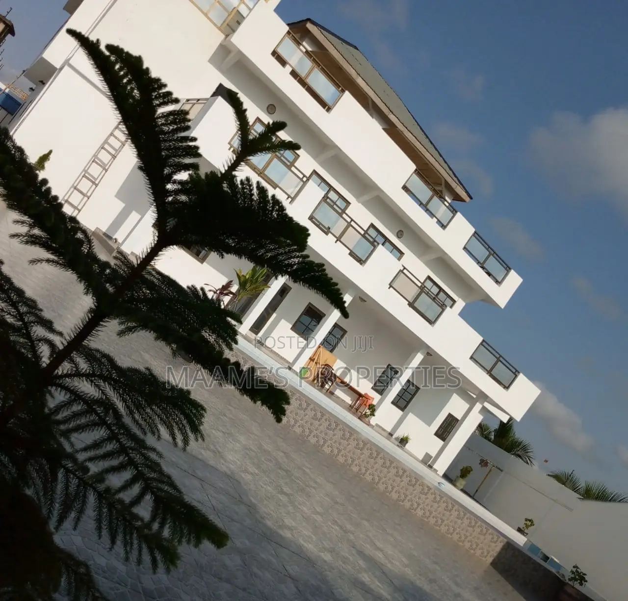 9bdrm Mansion in Oyibi for sale