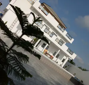 9bdrm Mansion in Oyibi for sale