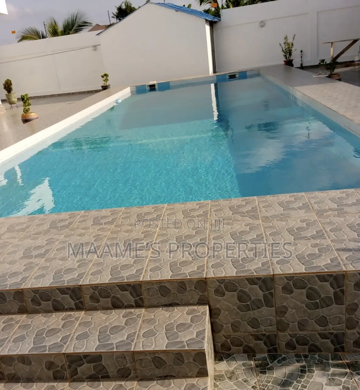 9bdrm Mansion in Oyibi for sale