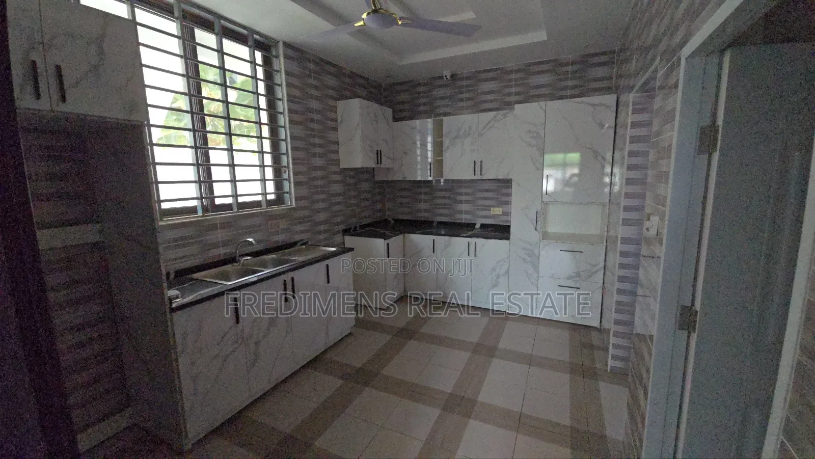 4bdrm House in Fredimens Real, Kumasi Metropolitan for sale