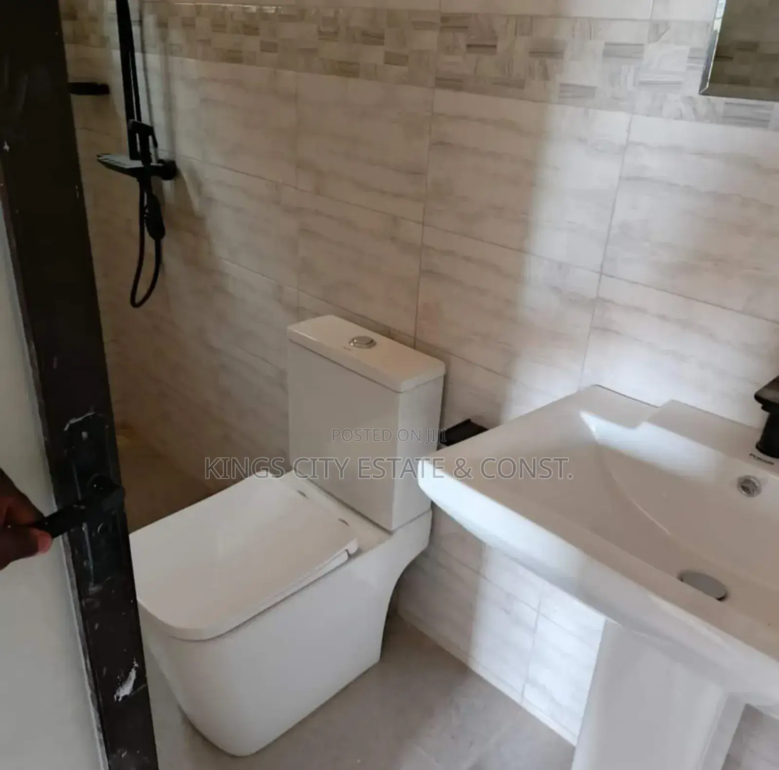 3bdrm House in Odumasi,Estate, Ablekuma for sale