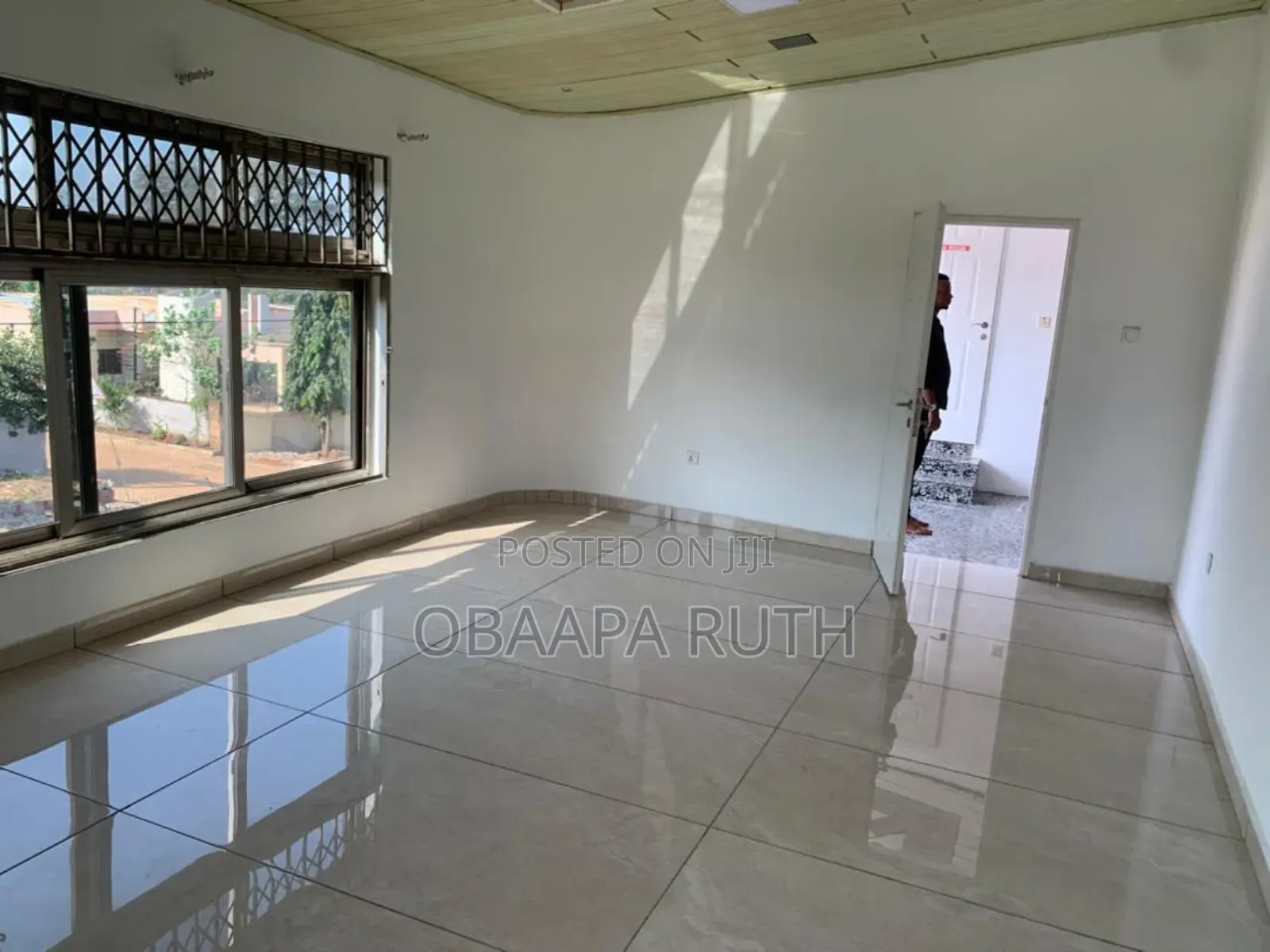 9bedroom for Office Space to Let Going for $2220