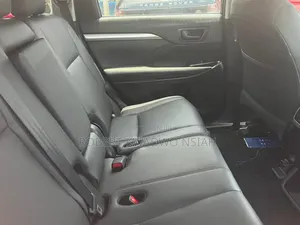 Toyota Highlander LE 2019 Black