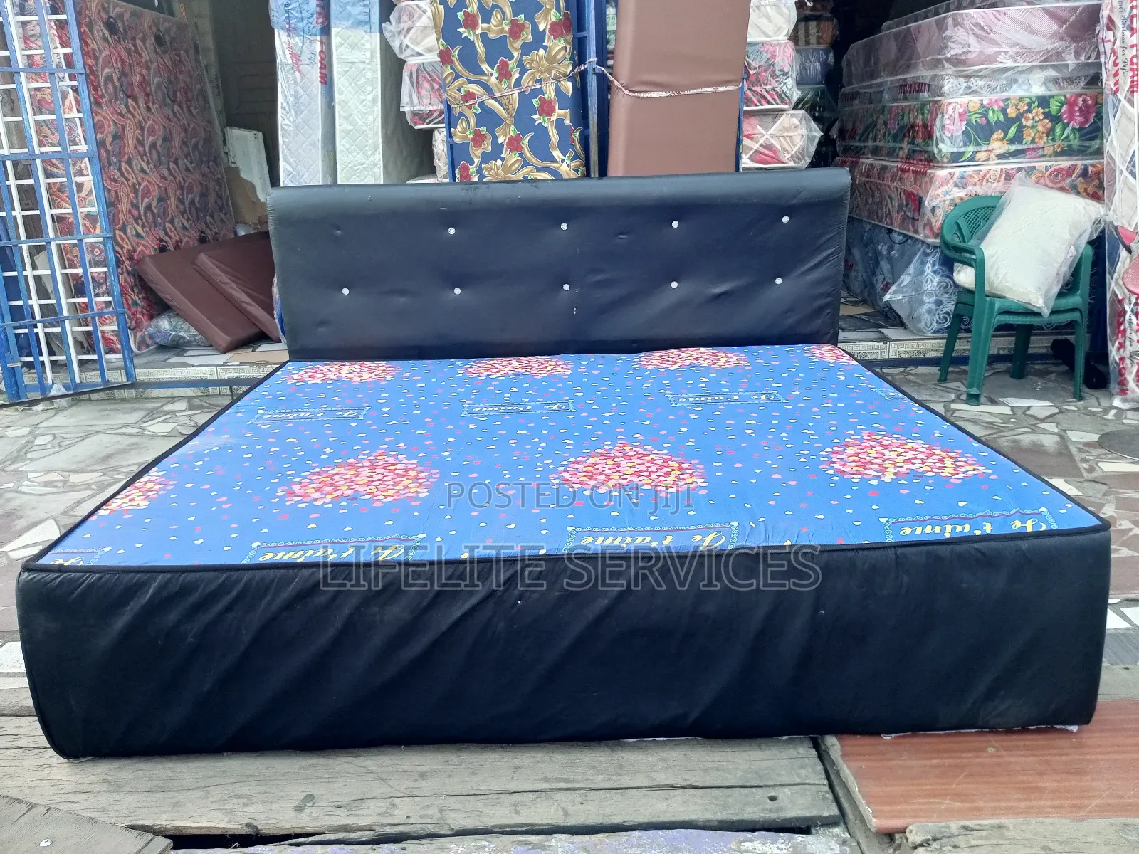 Impressive King Size Bed( Inbuilt Foam)