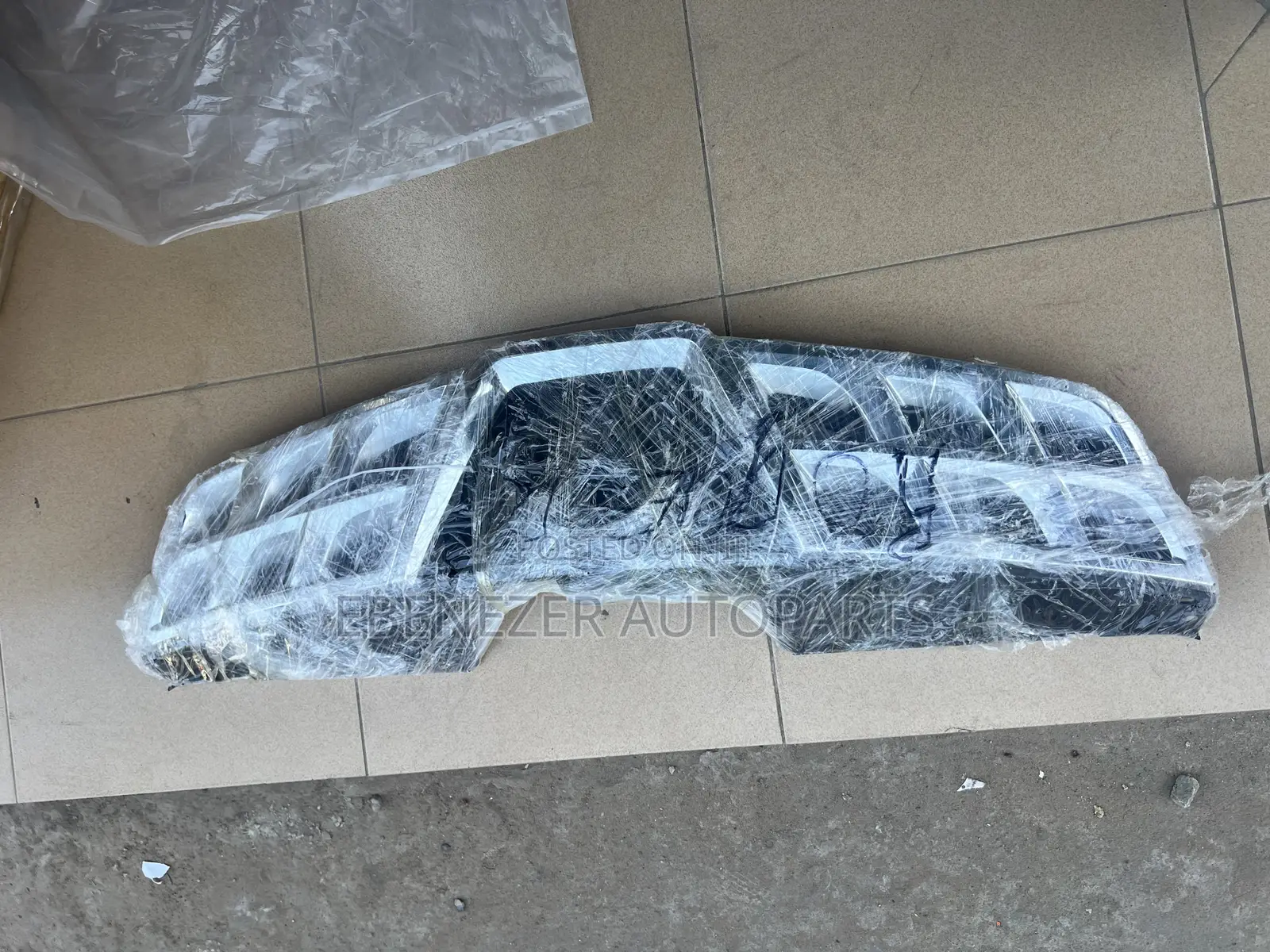Nissan Rogue 2011,2012,2013 Front Shells Grille