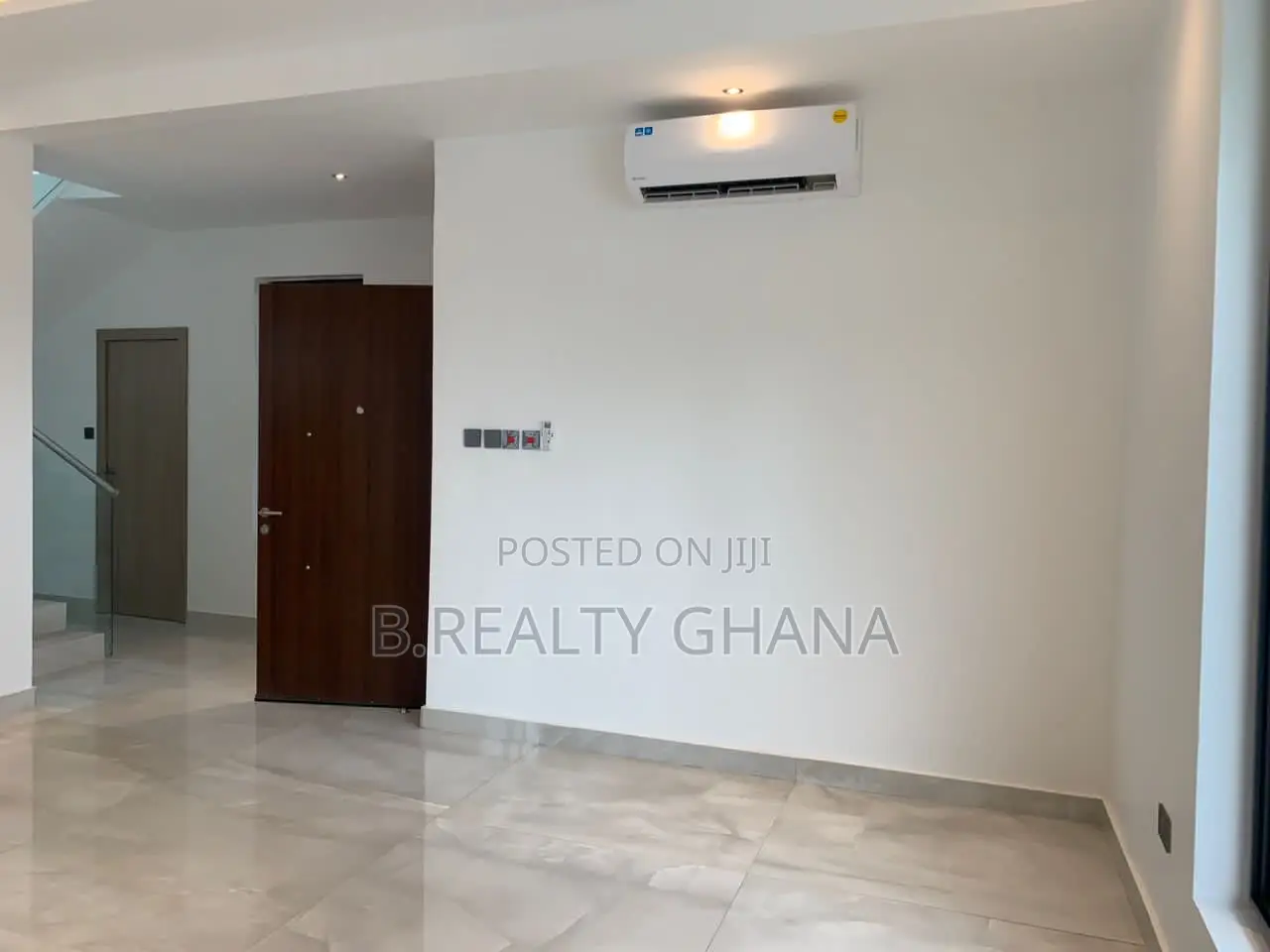 4bdrm Townhouse/Terrace in Cantonments for sale