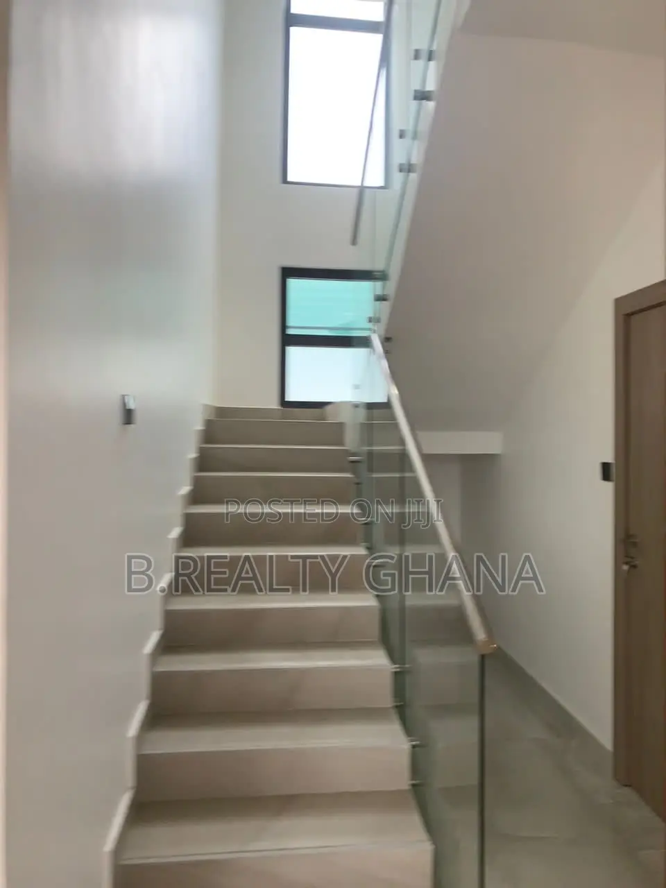 4bdrm Townhouse/Terrace in Cantonments for sale