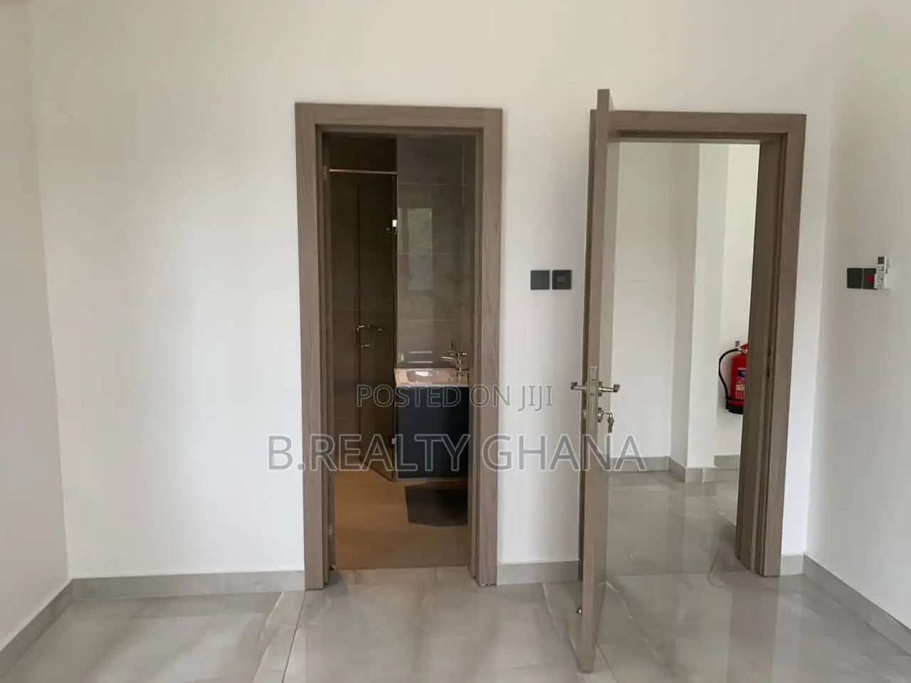 4bdrm Townhouse/Terrace in Cantonments for sale
