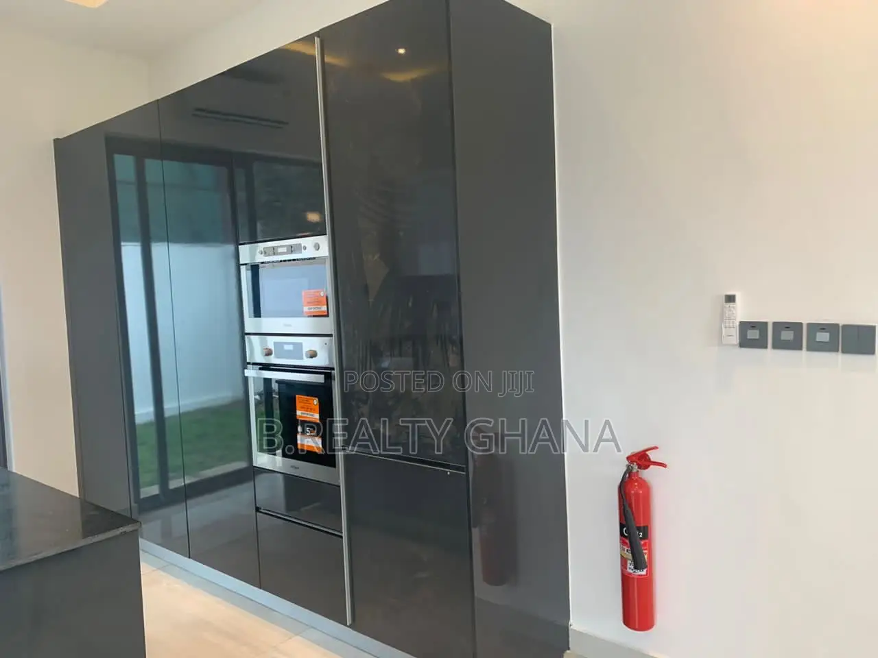4bdrm Townhouse/Terrace in Cantonments for sale