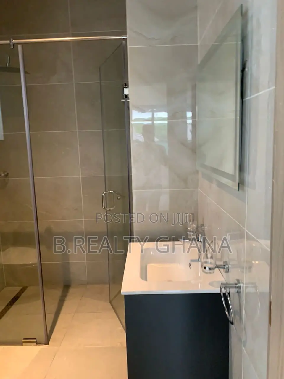 4bdrm Townhouse/Terrace in Cantonments for sale