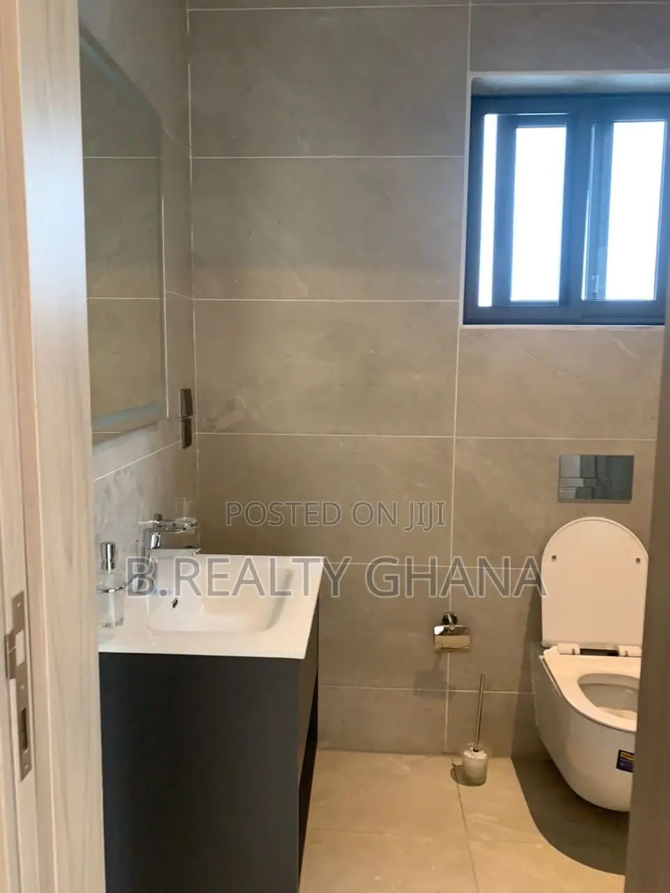 4bdrm Townhouse/Terrace in Cantonments for sale