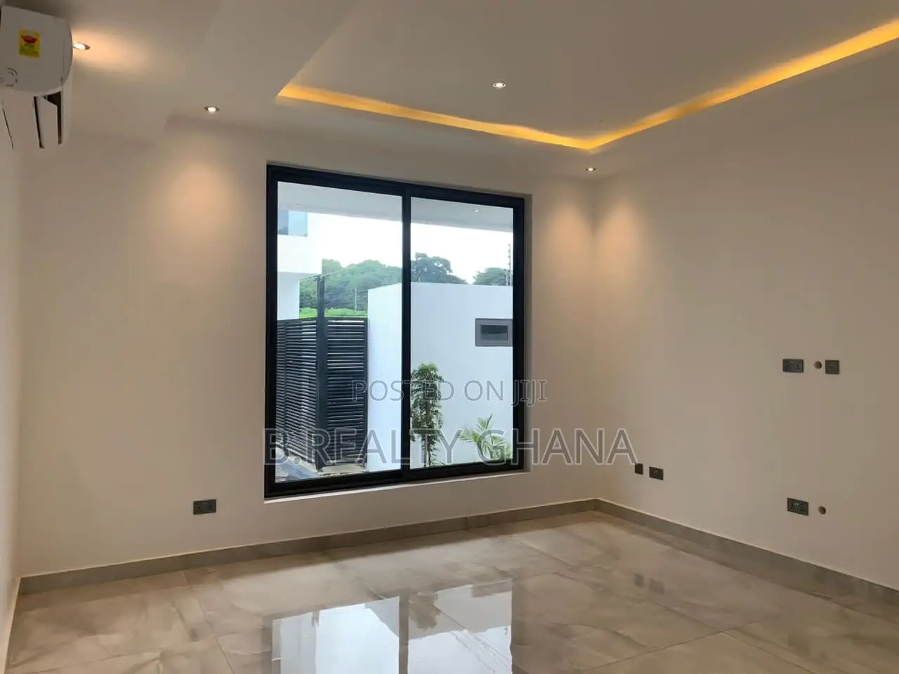 4bdrm Townhouse/Terrace in Cantonments for sale