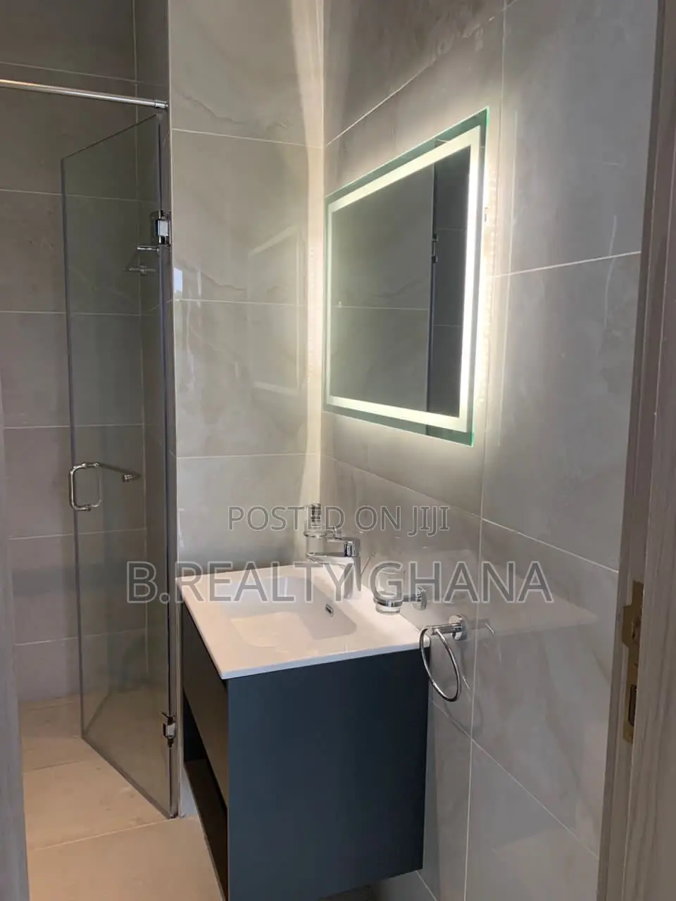4bdrm Townhouse/Terrace in Cantonments for sale