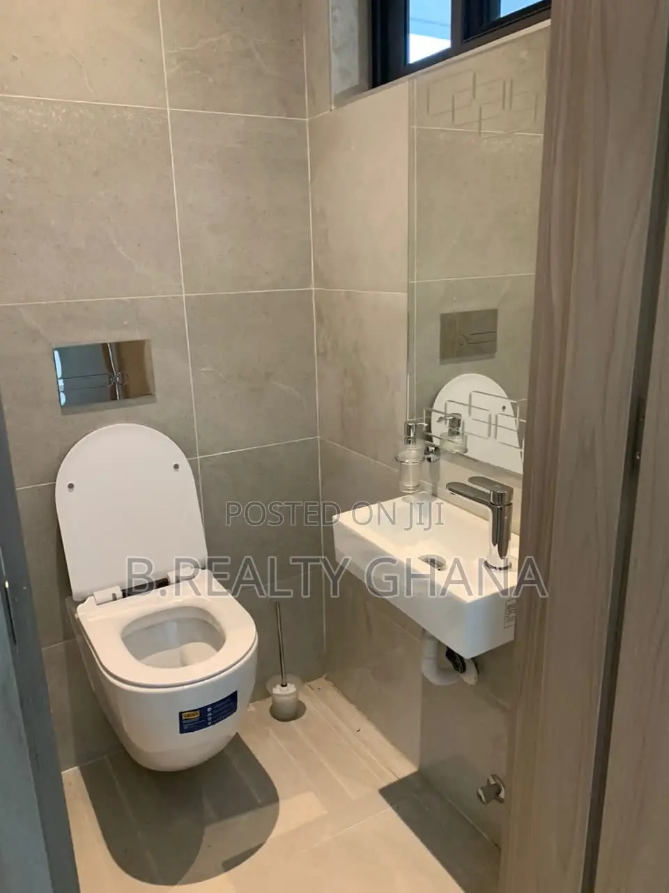 4bdrm Townhouse/Terrace in Cantonments for sale