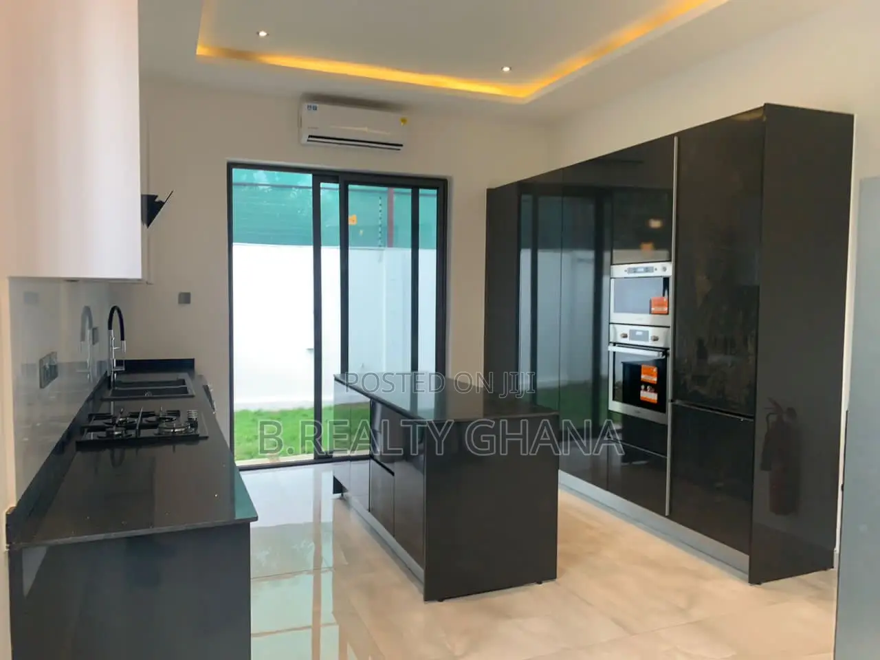 4bdrm Townhouse/Terrace in Cantonments for sale
