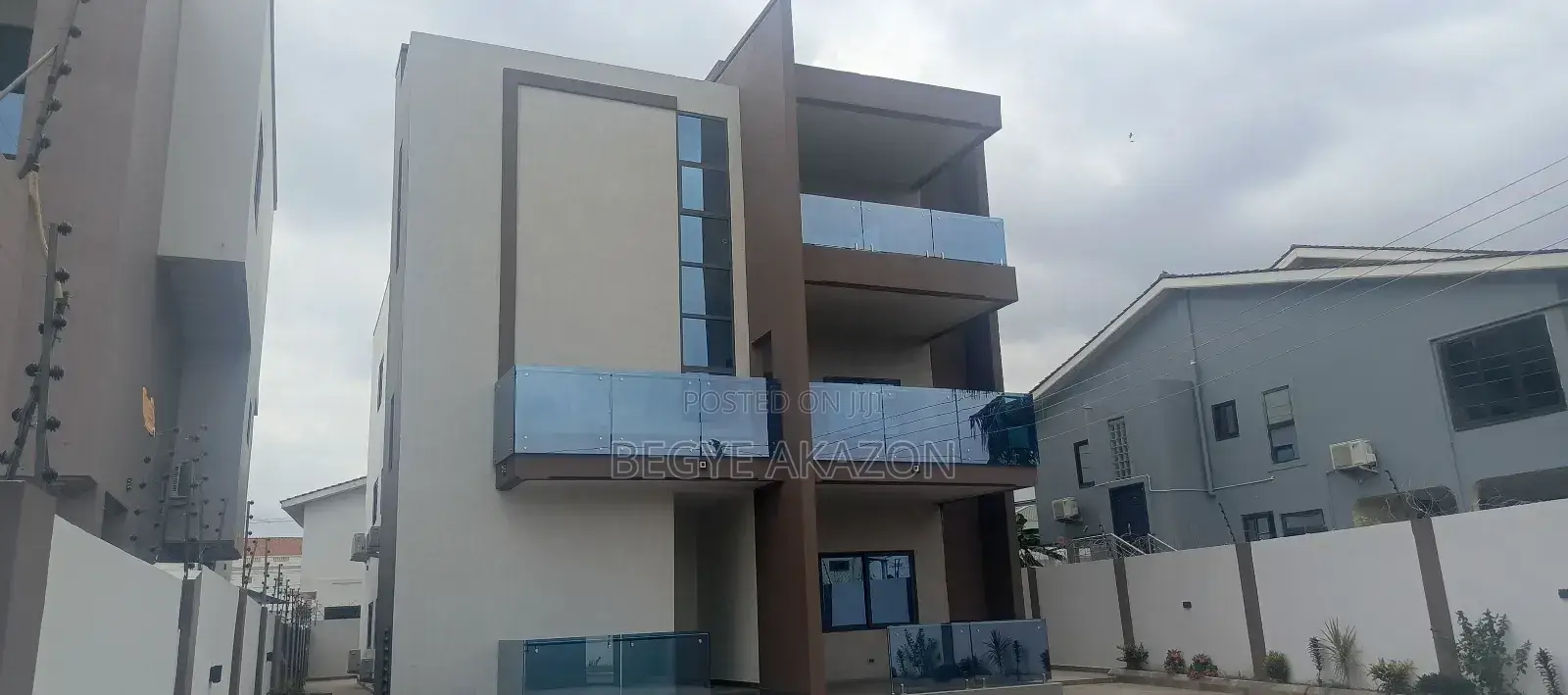 9bdrm Apartment in A&C Mall for rent
