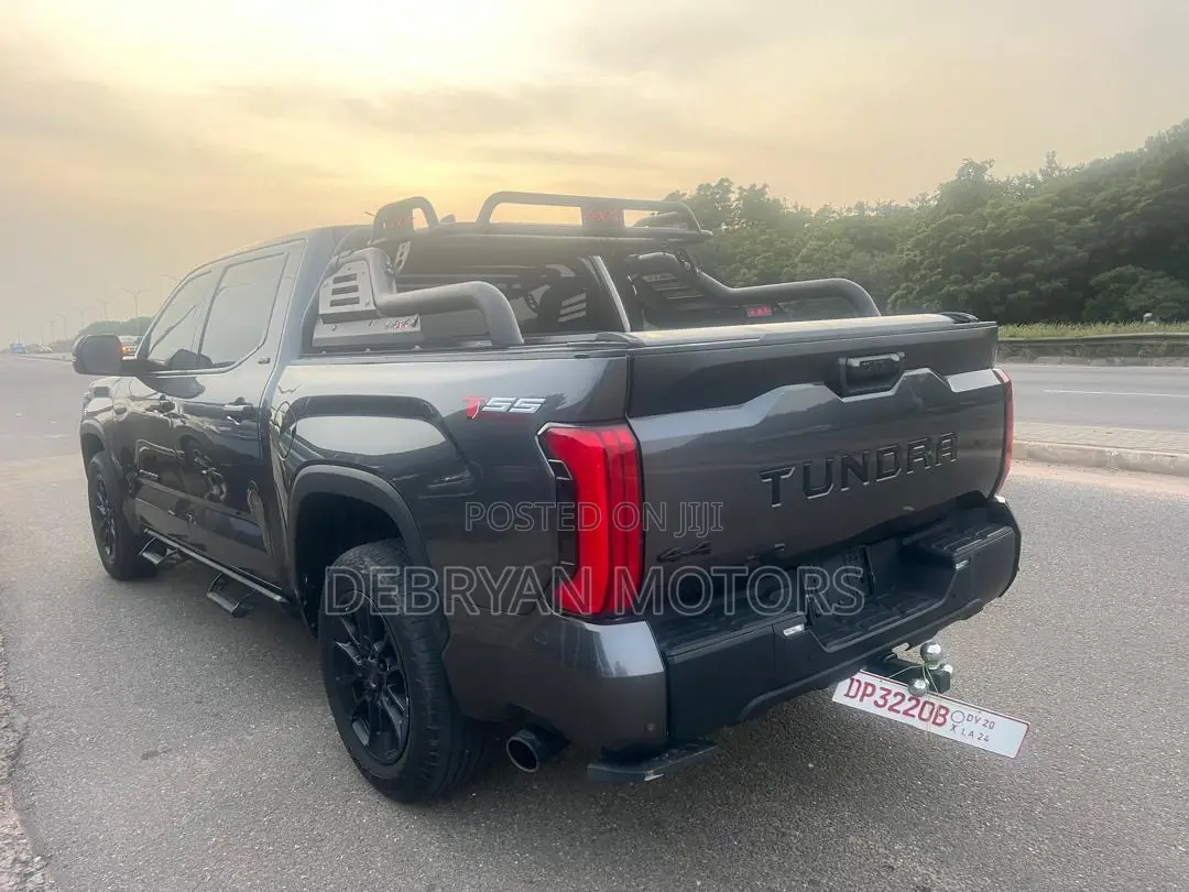 Toyota Tundra 2023 Gray