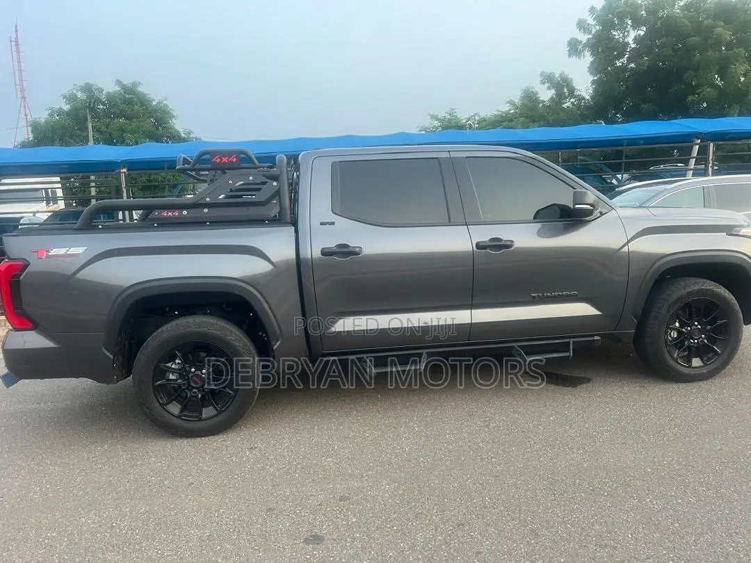 Toyota Tundra 2023 Gray