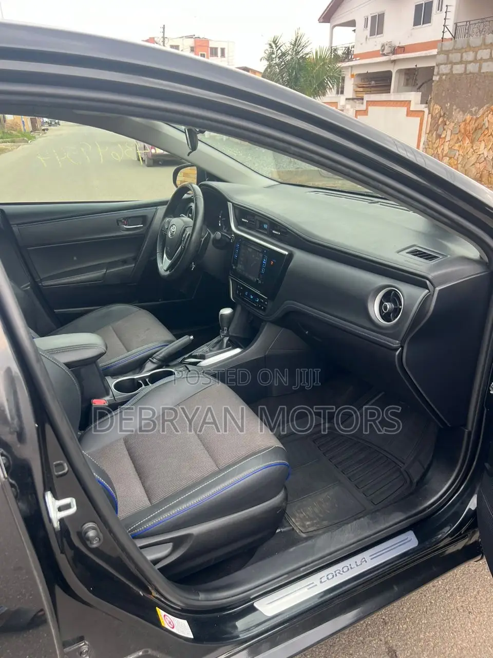 Toyota Corolla SE (1.8L 4cyl 6M) 2018 Black