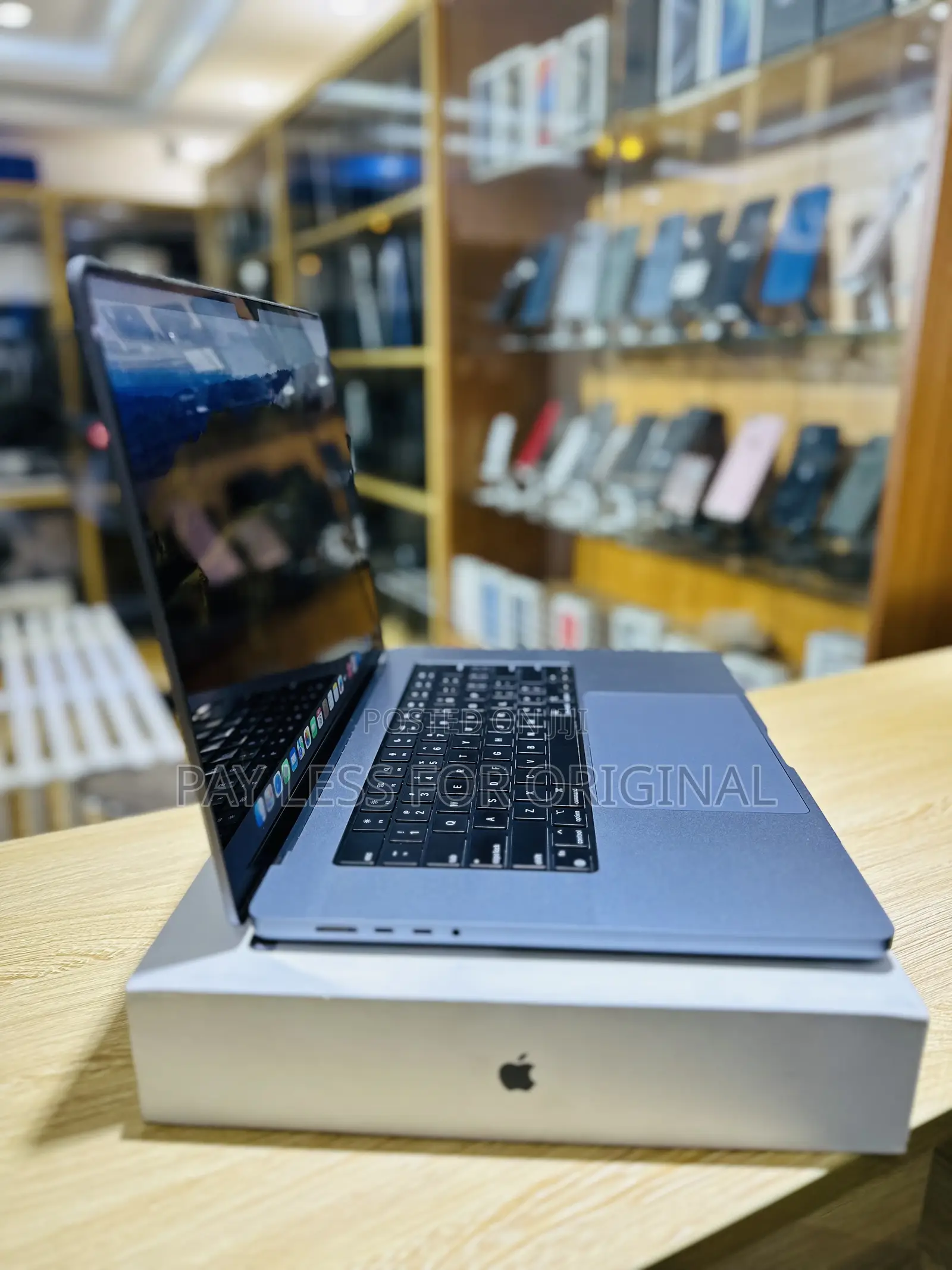 Laptop Apple MacBook Pro 2021 M1 16GB Apple M1 Pro SSD 1T