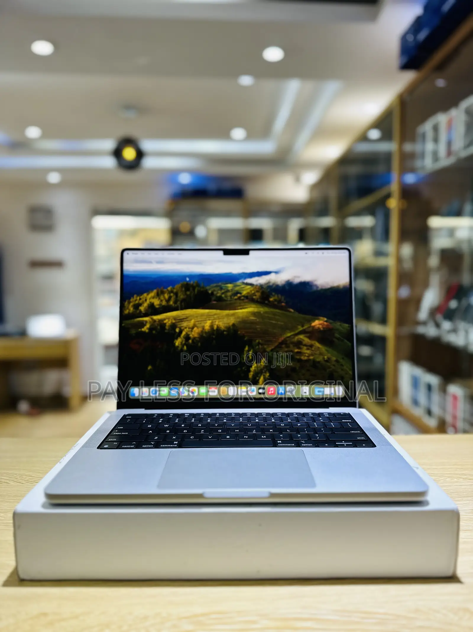 Laptop Apple MacBook Pro 2021 M1 16GB Apple M1 Pro SSD 512GB