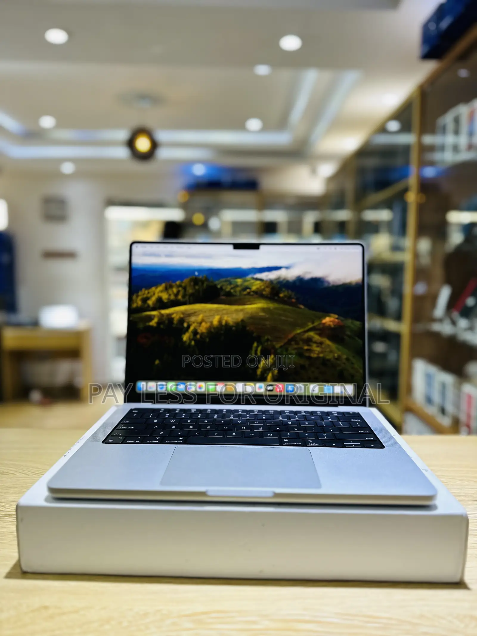 Laptop Apple MacBook Pro 2021 M1 16GB Apple M1 Pro SSD 512GB