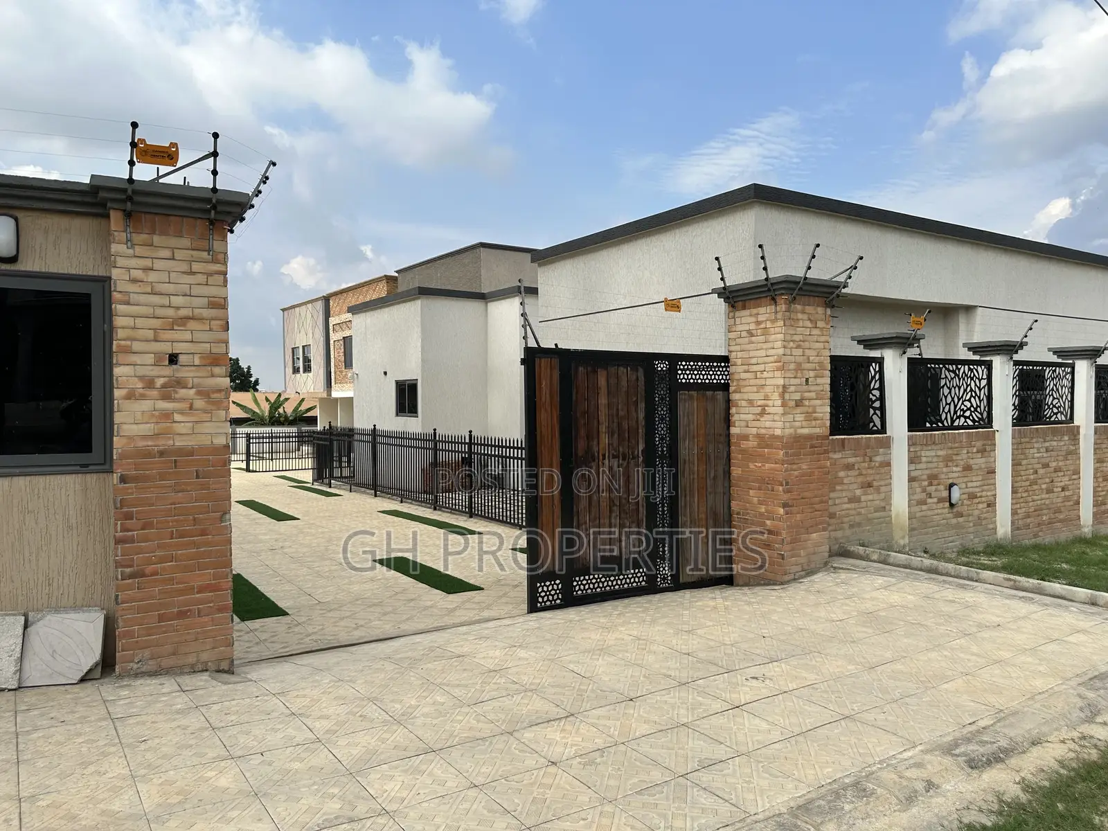 3bdrm Duplex in Atonsu,Serwia, Kumasi Metropolitan for sale