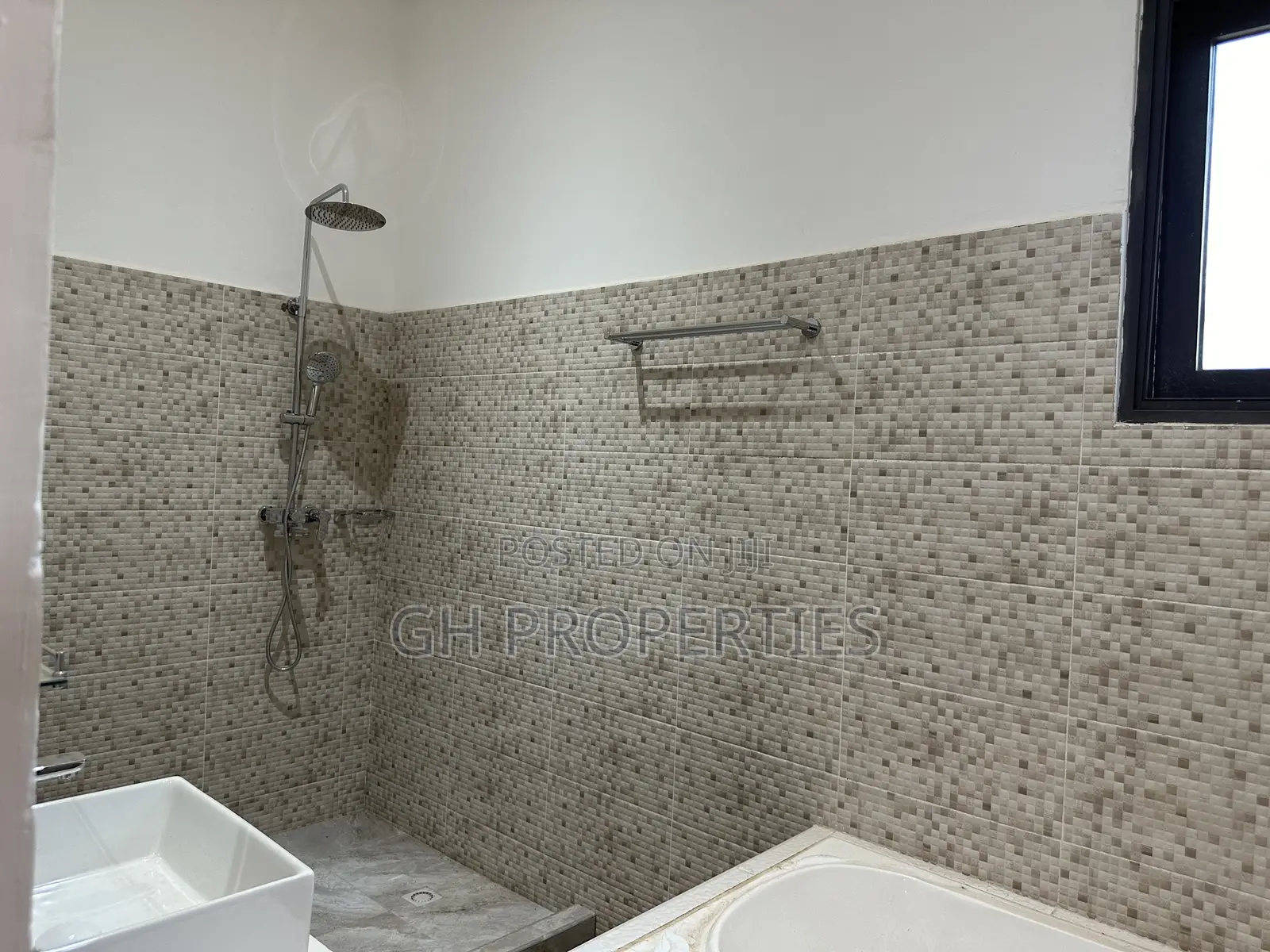 3bdrm Duplex in Atonsu,Serwia, Kumasi Metropolitan for sale