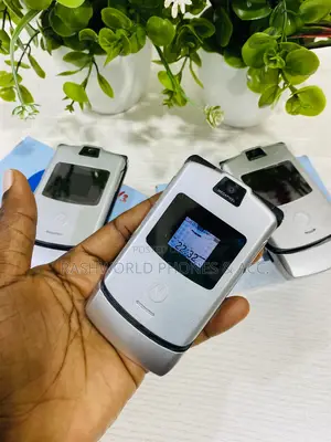 New Motorola RAZR V3 Silver