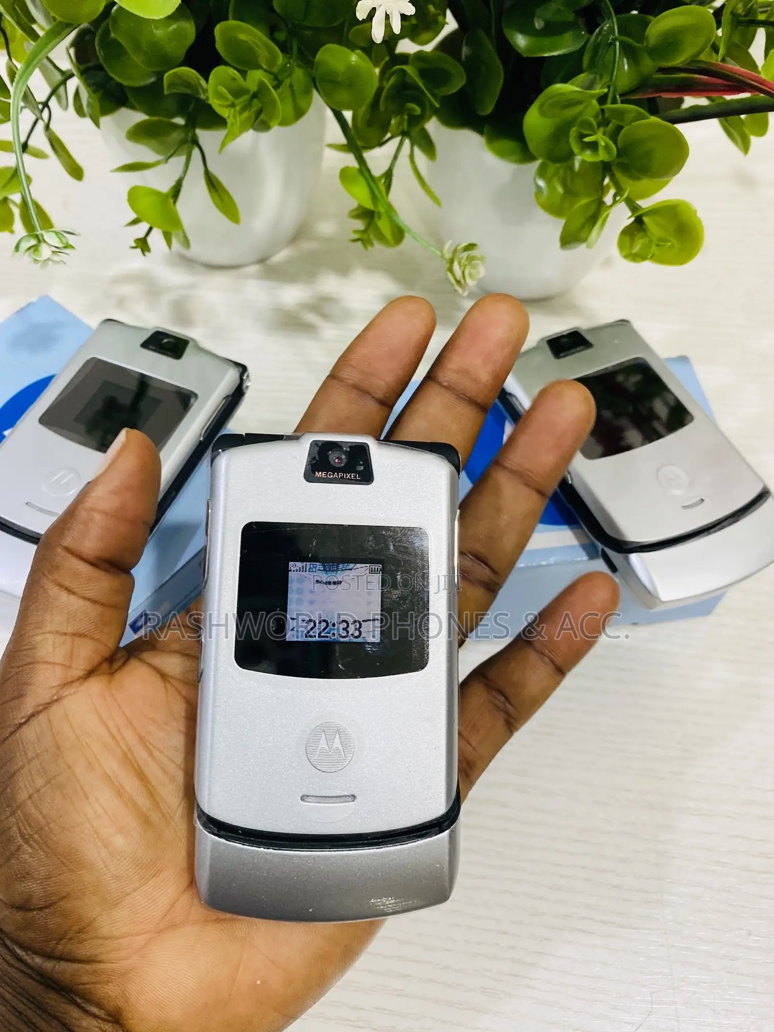 New Motorola RAZR V3 Silver