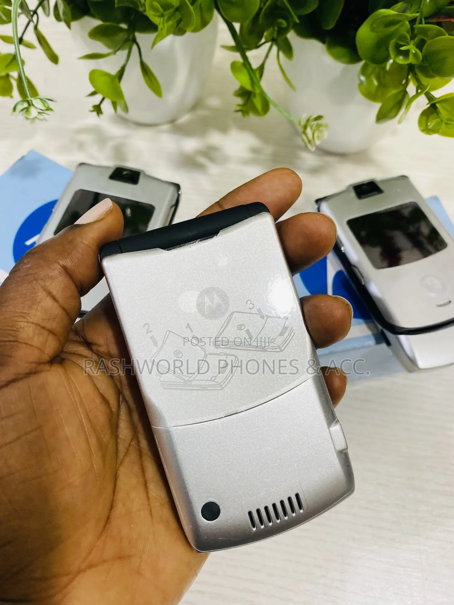 New Motorola RAZR V3 Silver