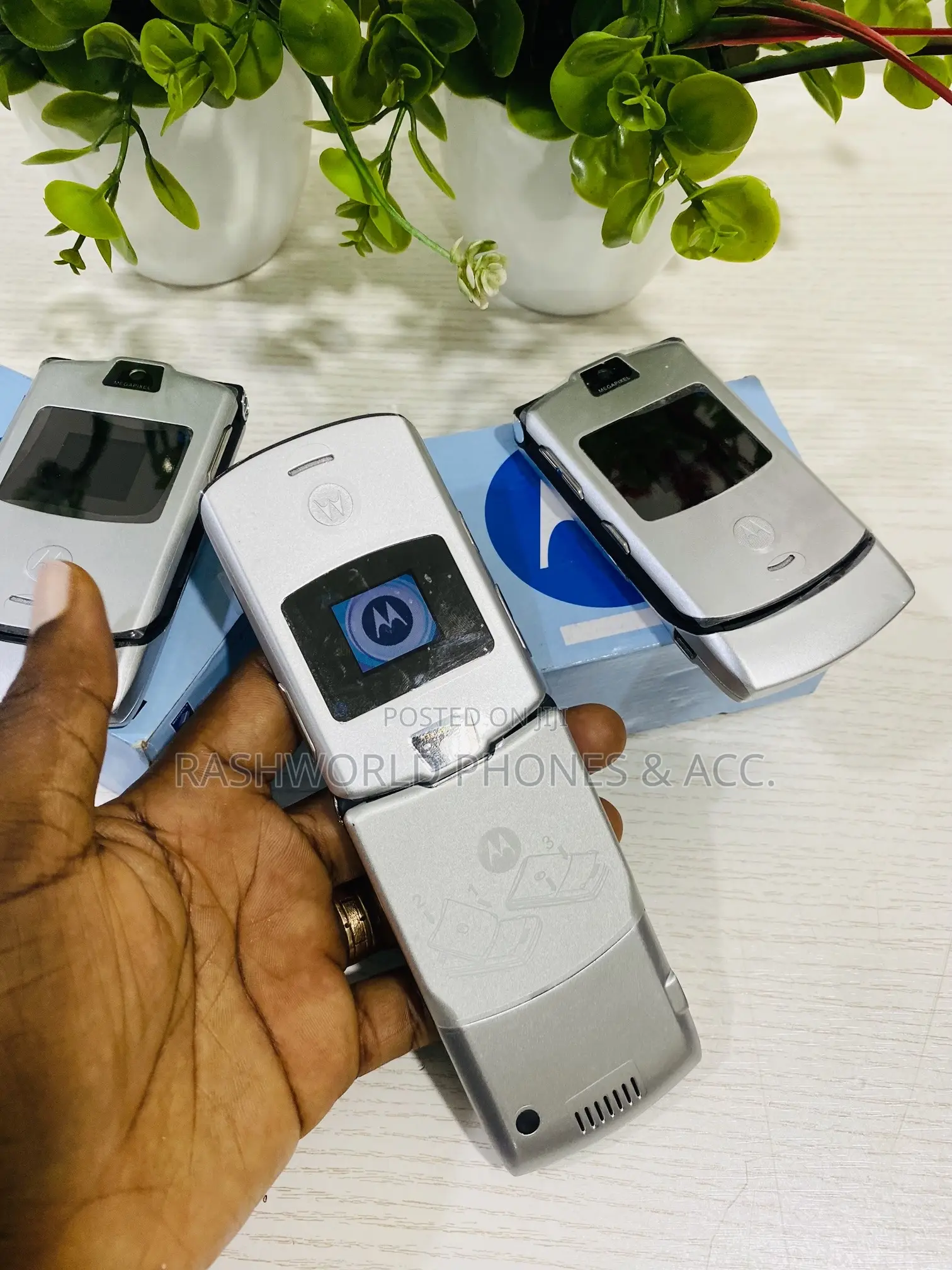 New Motorola RAZR V3 Silver