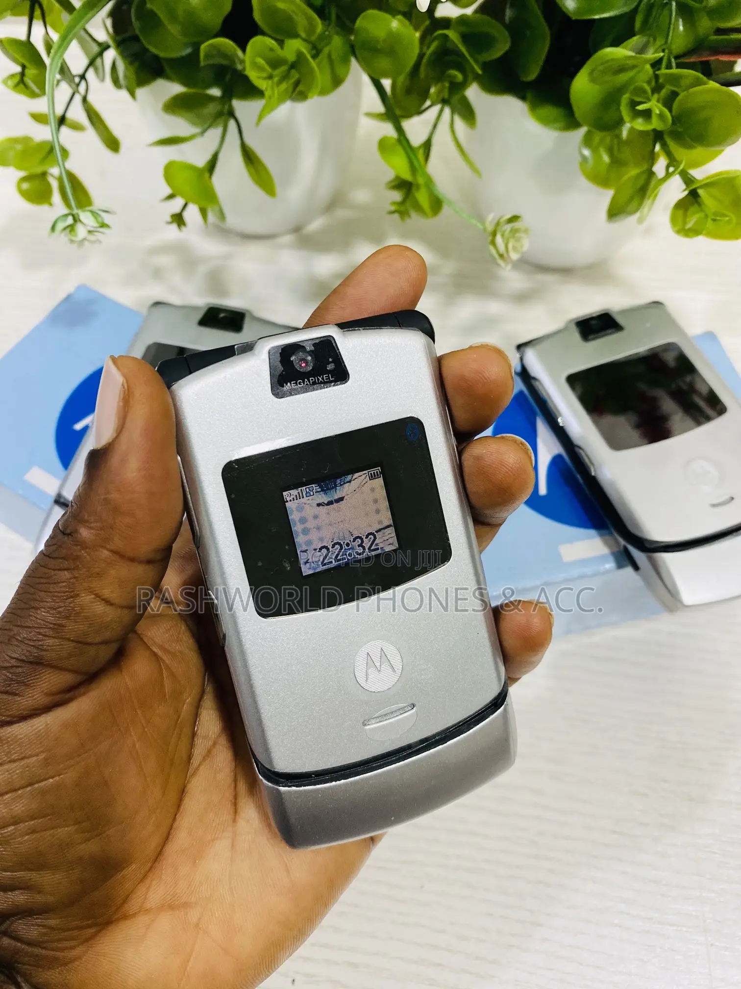 New Motorola RAZR V3 Silver