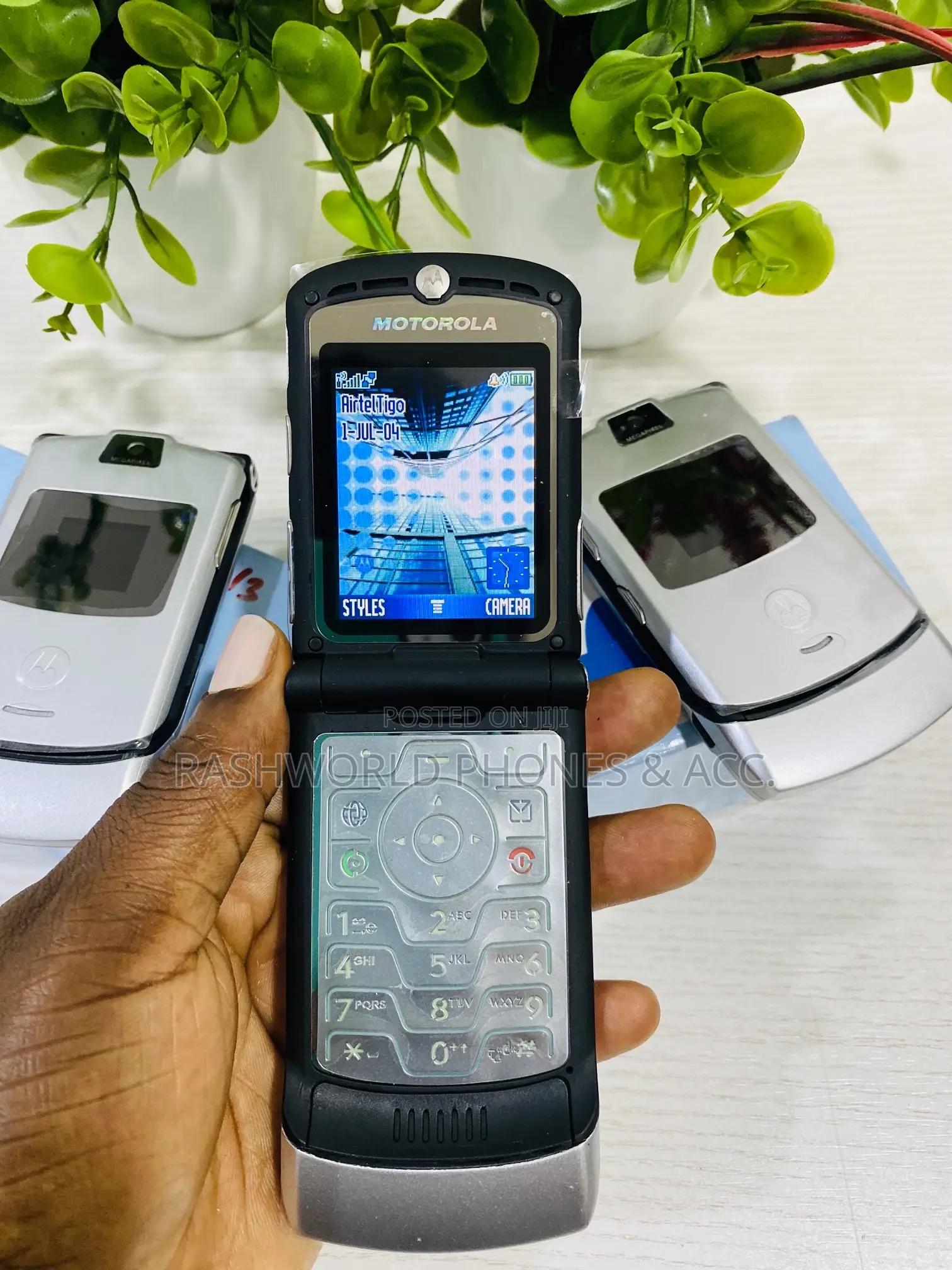 New Motorola RAZR V3 Silver