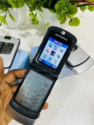 New Motorola RAZR V3 Silver