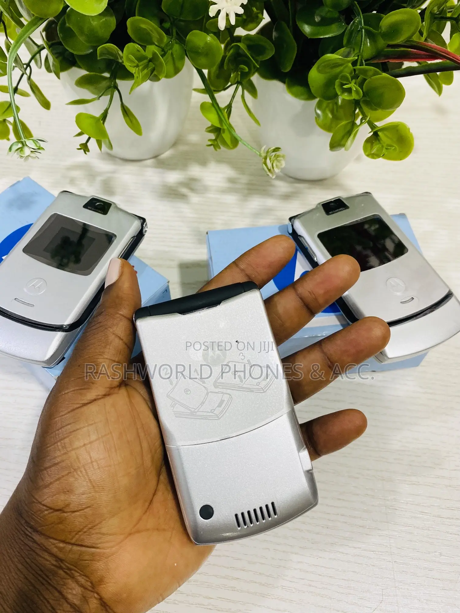 New Motorola RAZR V3 Silver