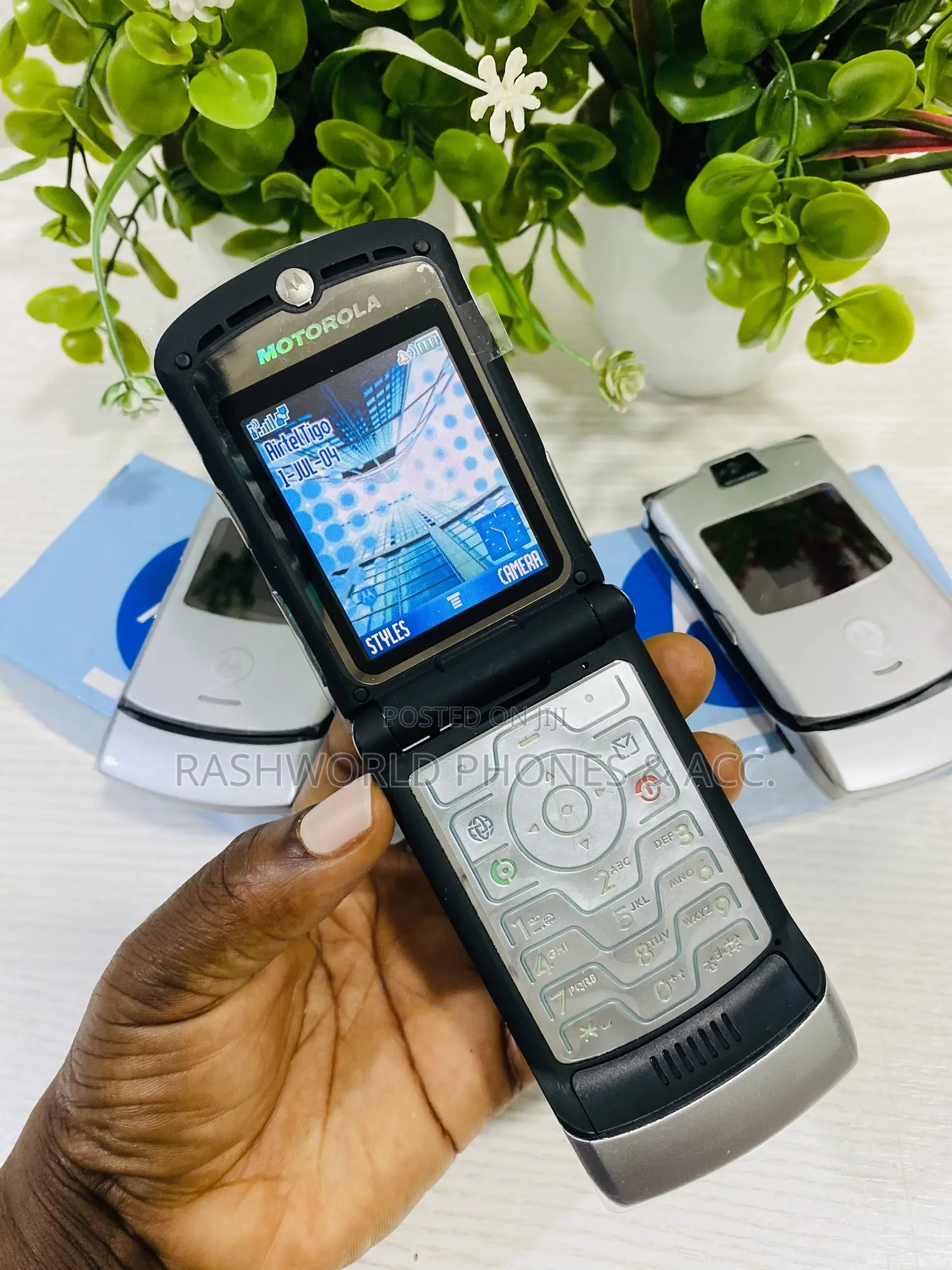 New Motorola RAZR V3 Silver