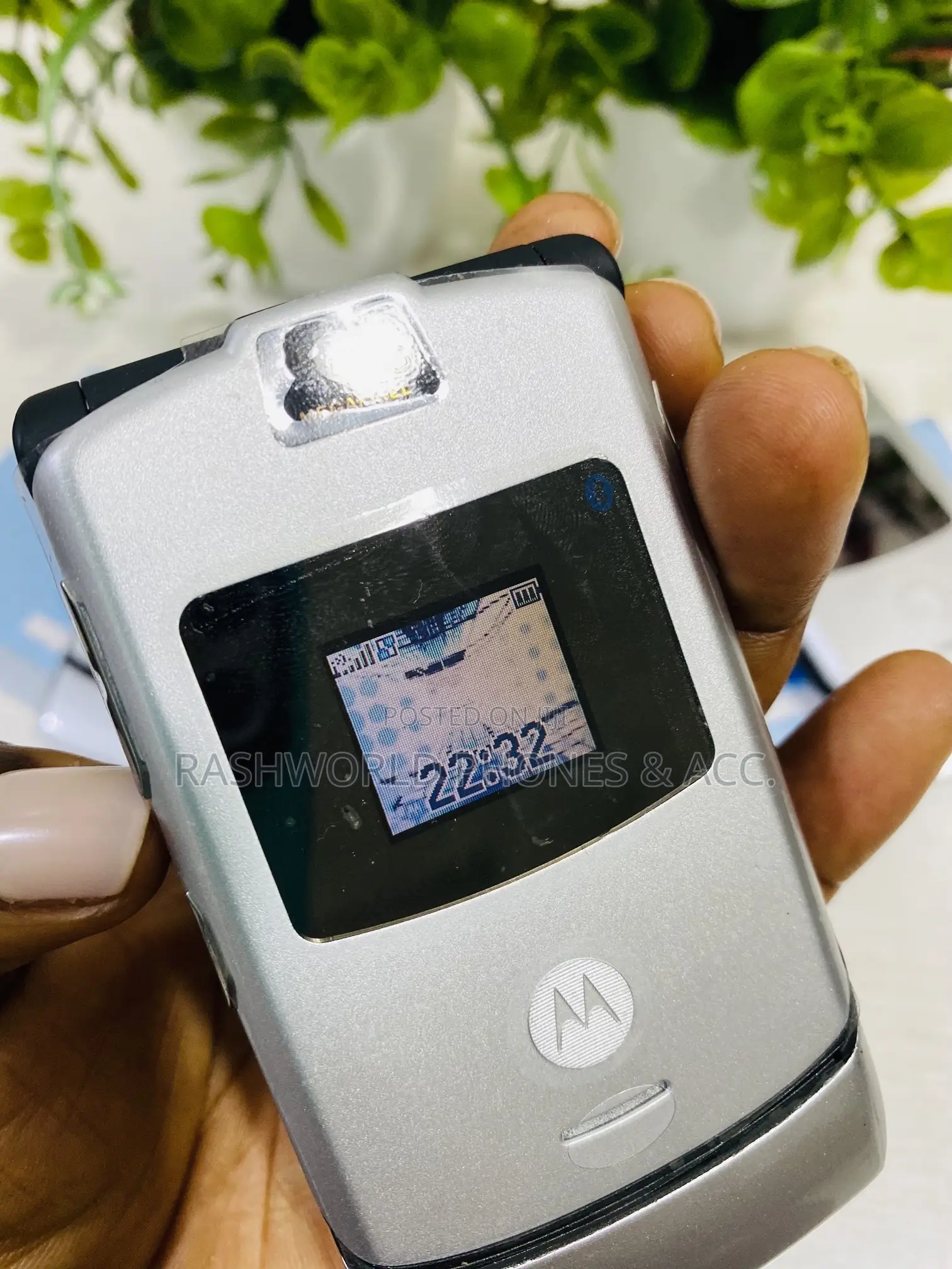 New Motorola RAZR V3 Silver