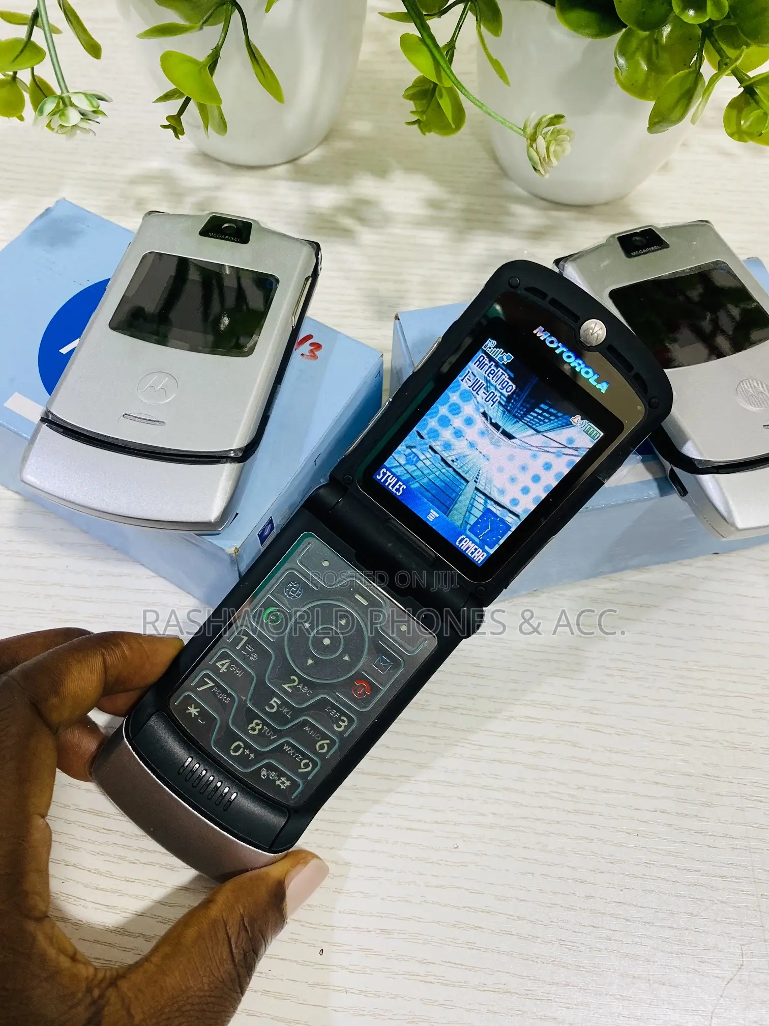 New Motorola RAZR V3 Silver
