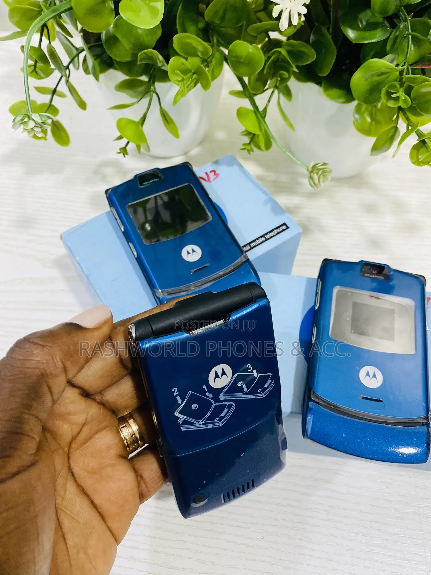 New Motorola RAZR V3 Blue