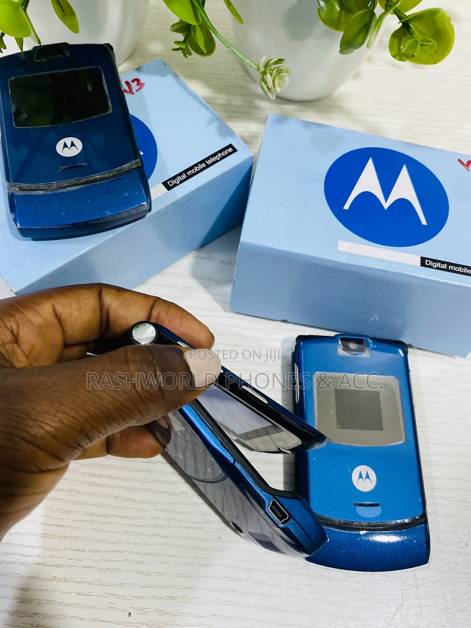 New Motorola RAZR V3 Blue