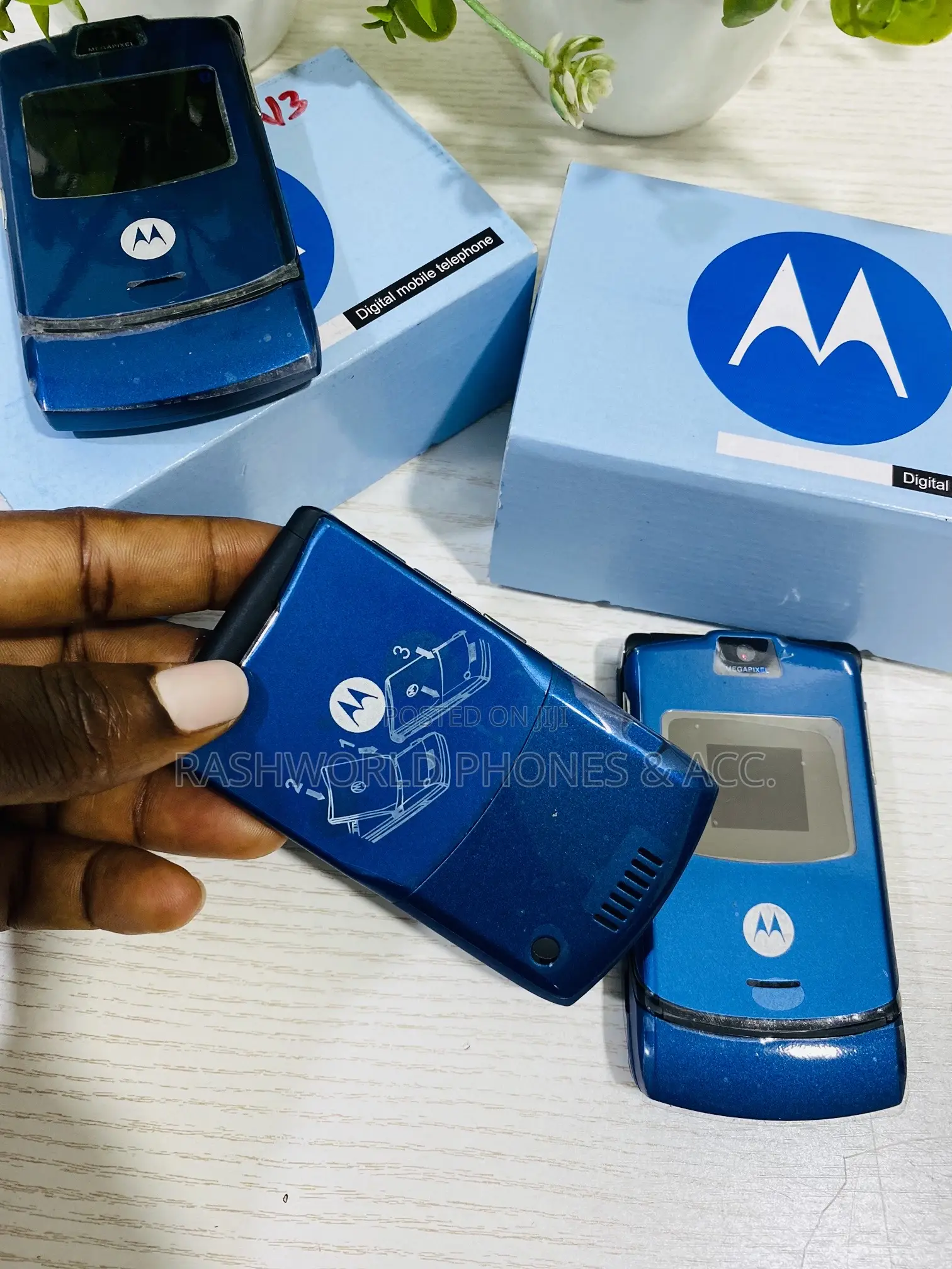 New Motorola RAZR V3 Blue