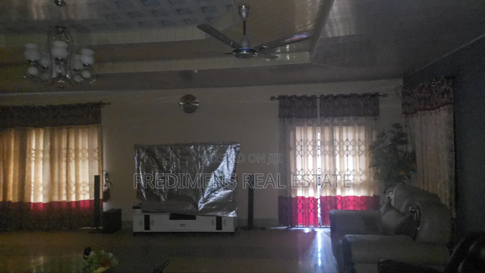 8bdrm House in Fredimens Real, Kumasi Metropolitan for sale