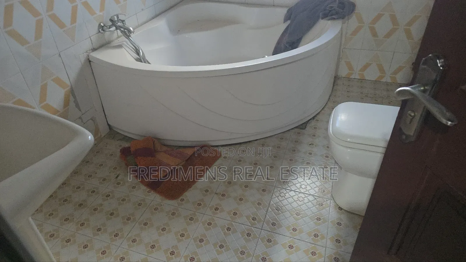 8bdrm House in Fredimens Real, Kumasi Metropolitan for sale