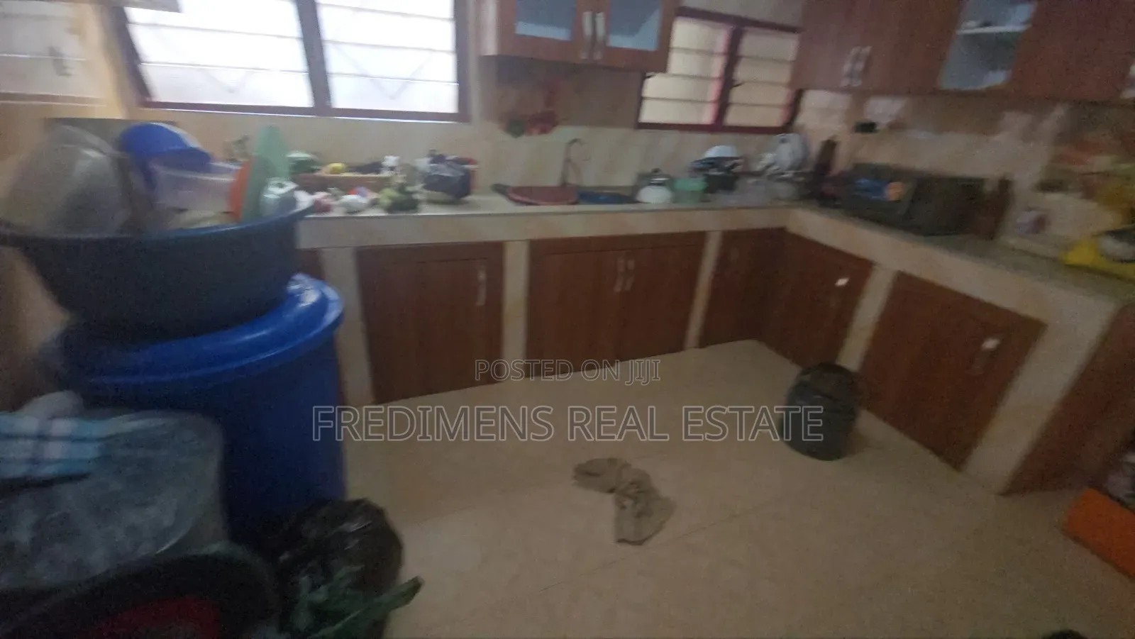 8bdrm House in Fredimens Real, Kumasi Metropolitan for sale