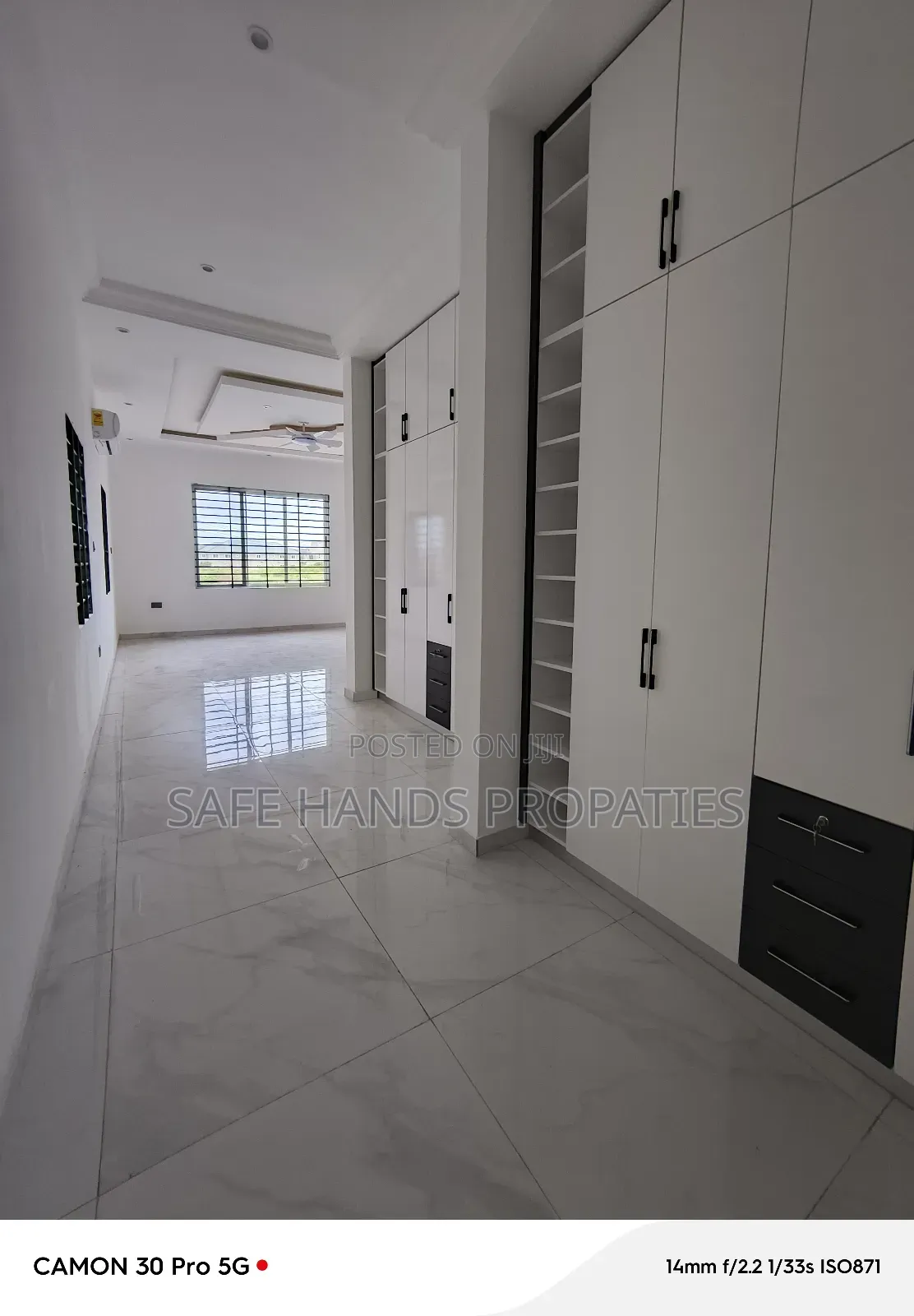 5bdrm House in Lakeside, Accra Metropolitan for sale